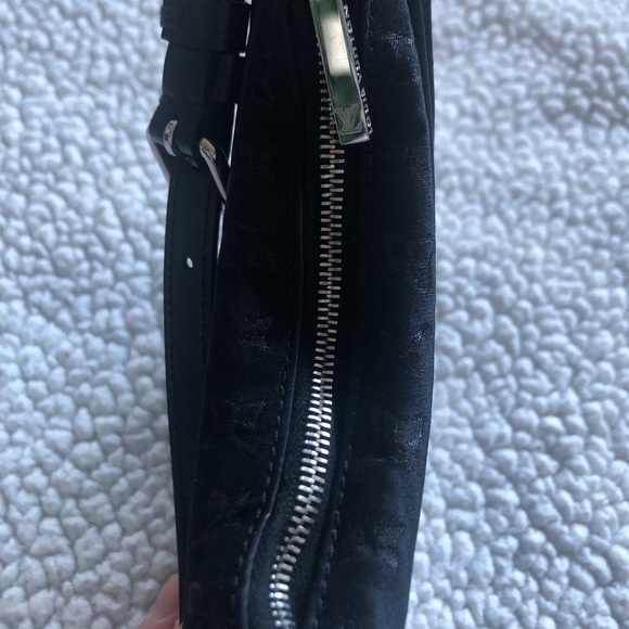 LOUIS VUITTON Small Black Satin and Leather Trim Monogram Boulogne Baguette - Picture 7 of 12